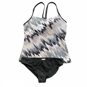 NWT 2 PIECE NIKE SWIMSUIT SWIMWEAR TANKINI/BOTTOM